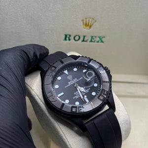 Rolex submariner strap with rotating black dial date just