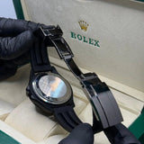 Rolex submariner strap with rotating black dial date just